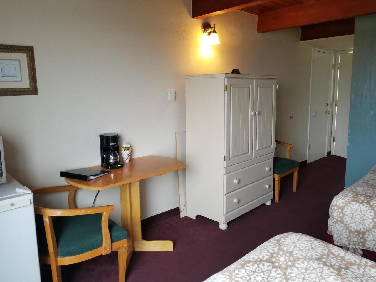 Islander Westport Hotell Exteriör bild